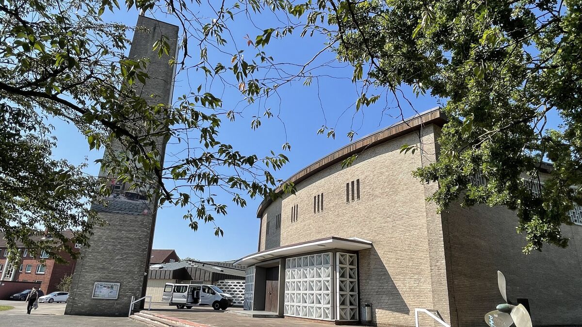Heute steht die St. Marien-Kirche dort wie selbstverständlich, 1964 war rundherum noch Neubaugebiet. Jetzt wird 60. Geburtstag gefeiert. Foto: Reese-Winne