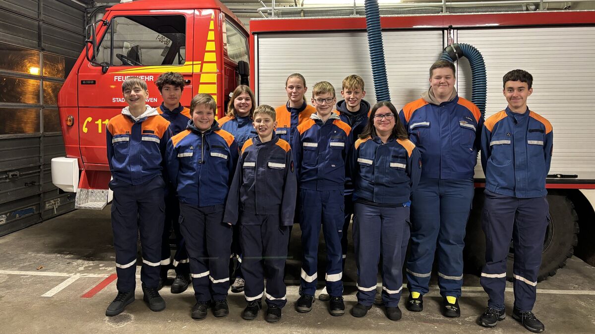 Die Mitglieder der Altenwalder Jugendfeuerwehr (v.l.): Moritz, Luca, Lasse, Imke, Emilio, Julia, Sven, Till, Lea, Tyler und Ole. Foto: Grell