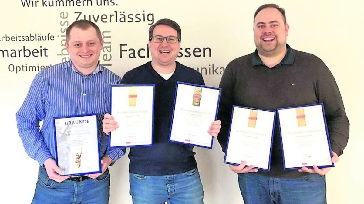 Konstantin Gerdt, Mario Tutas und Nils Pätzold von der Steuerberatungsgesellschaft TKP, die auch die 1. Stufe bei der Nominierungsliste des Wettbewerbs "Großer Preis des Mittelstandes" erreichte. Foto: red