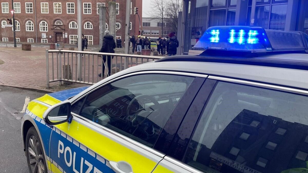 Die Polizei nimmt den Sachverhalt auf. Anzeige wird erstattet. Foto: Lütt