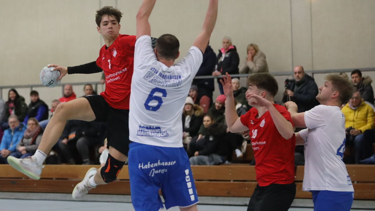 Auch die neun Tore von Finn Habich waren am Ende zu wenig. Der TSV Altenwalde verlor deutlich mit 31:42 bei der HSG Bruchhausen-Vilsen. Foto: Unruh