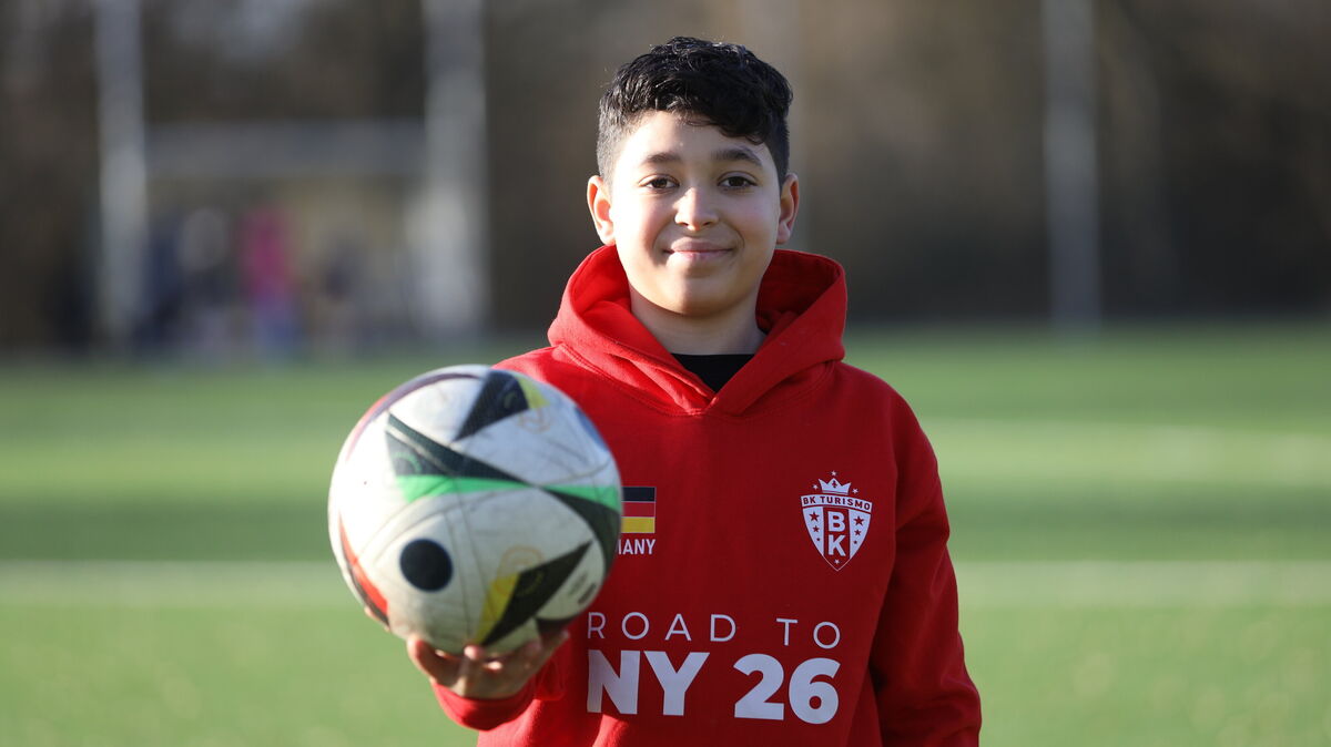 Für Mason Costa Curras wird ein Traum wahr: Der Zehnjährige spielt im Juli für Deutschland bei einem der größten Jugendfußballturniere in New York mit. Foto: Unruh