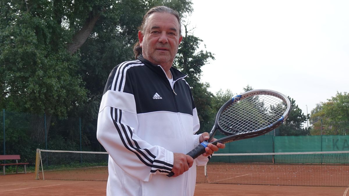 Der Tennisplatz ist sein Zuhause: Seit seiner Kindheit steht Scott "Scotty" Gabel auf dem Court - und hat seine große Leidenschaft zum Beruf gemacht. Heute genießt er das Leben in Cuxhaven. Foto: Kuczorra