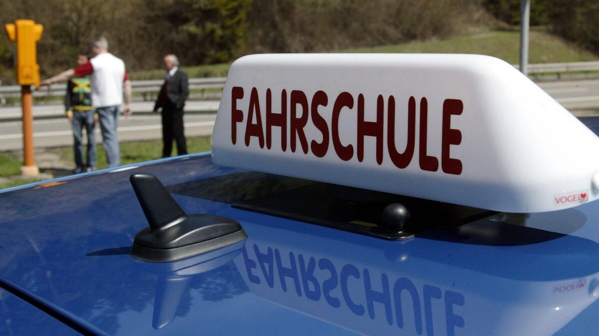 Wer ist noch fit am Steuer? Wir haben den Praxistest gemacht und einen Blick auf die Zahlen geworden. Redakteur Egbert Schröder meint, Selbstkritik ist angesagt und ab und an eine Fahrstunde schadet auch nicht. Foto: Archiv