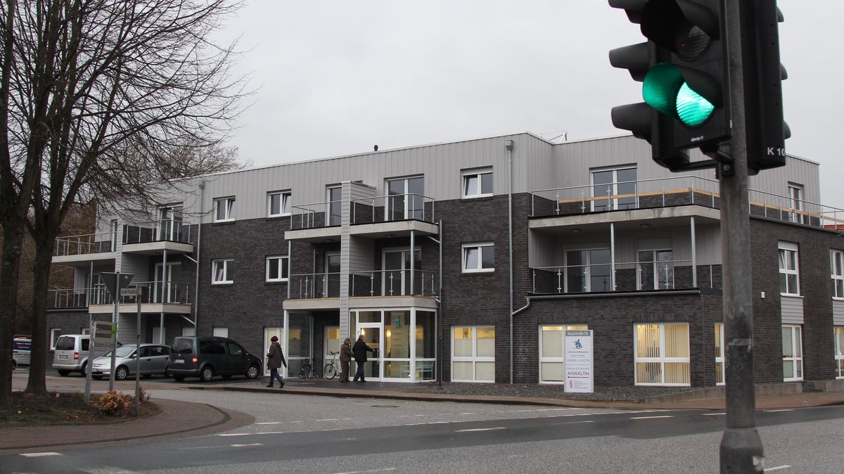 Am Freitag gab es zum ersten Mal grünes Licht für den Praxisbetrieb im Neubau im Altenwalder Ortskern. Foto: Reese-Winne