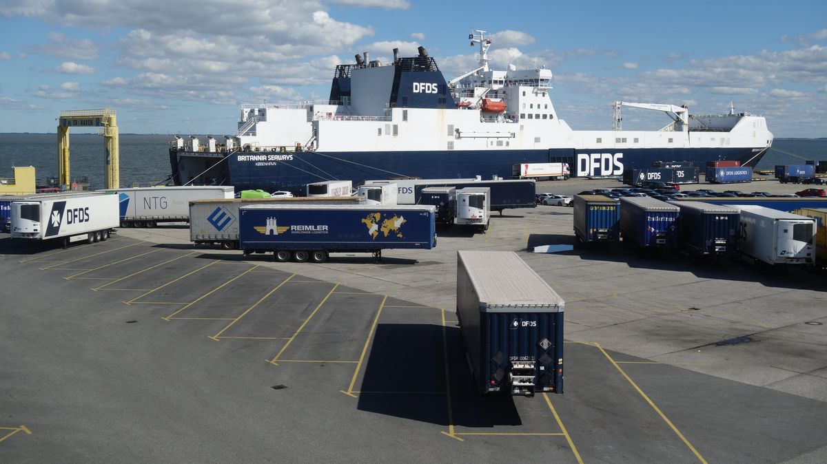 Die "Britannia Seaways" der DFDS am Cuxport-Terminal in Cuxhaven. Foto: Cuxport