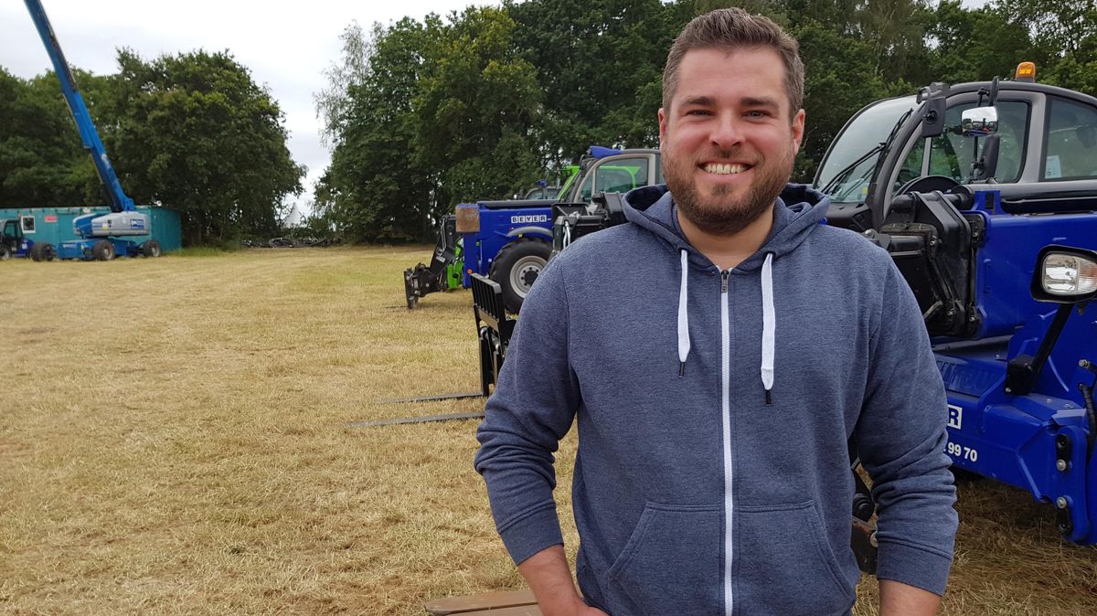 Die Ruhe vor dem Sturm: Noch wird das Festivalgelände in Wanhöden nur von den Teammitgliedern wie Marc Engelke, Treckern und Co. bevölkert. Foto: Konken