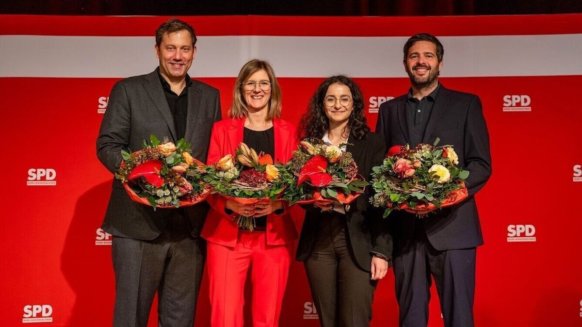 Die gewählten Bundestagskandidaten der SPD aus dem Bezirk Nord-Niedersachsen: (v.l.n.r.) Lars Klingbeil, Frauke Langen, Özge Kadah und Daniel Schneider.