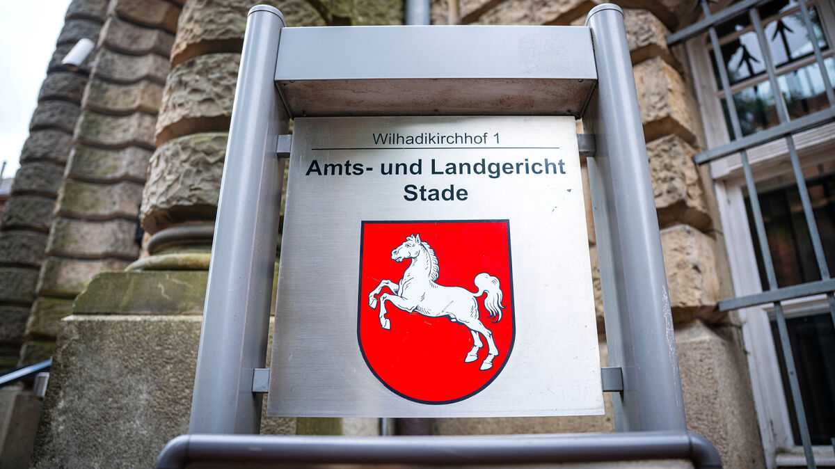 Im Prozess um versuchte Anstiftung zum Mord am Landgericht Stade steht am vierten Verhandlungstag eine Tonaufnahme im Mittelpunkt der Beweisaufnahme. Foto: dpa/Schuldt