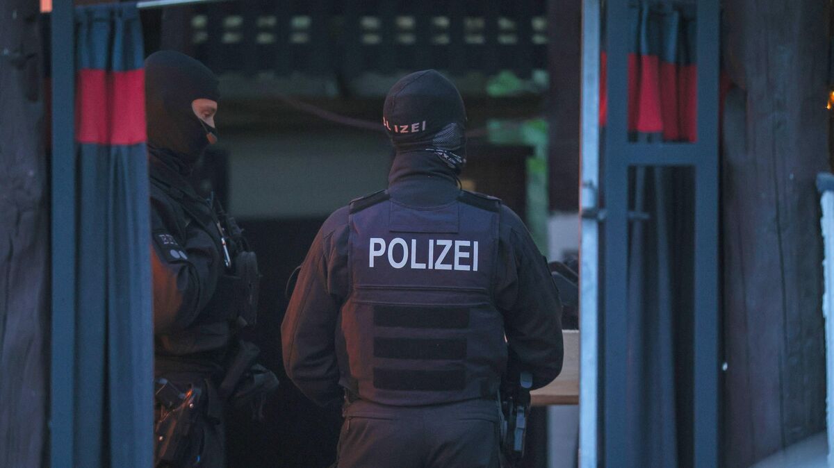 Nach einer Messerattacke auf einen 59-Jährigen wurde das Spezialeinsatzkommando angefordert. Symbolfoto: Christoph Reichwein/dpa