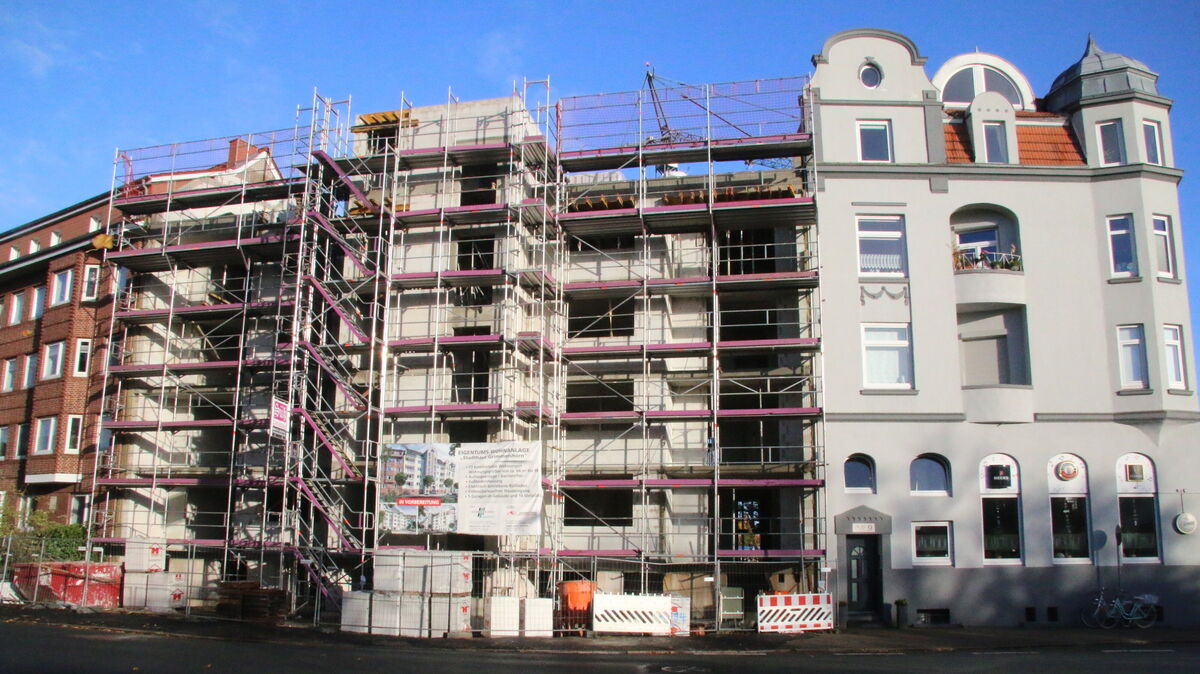 Der Neubau befindet sich mitten in der Rohbauphase. Im September 2025 soll das Gebäude bezugsfertig sein. Foto: Potschka