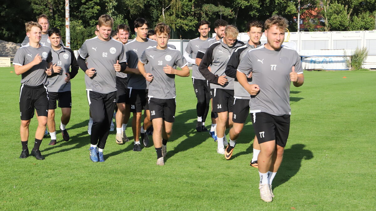 Das Team des FC Cuxhaven hat nach dem Verständnis von Coach Timo Szybora eine gute Vorbereitung hinter sich und will in der kommenden Saison in der Bezirksliga besser abschneiden, als in der Saison 2024/25. Foto: Witthohn