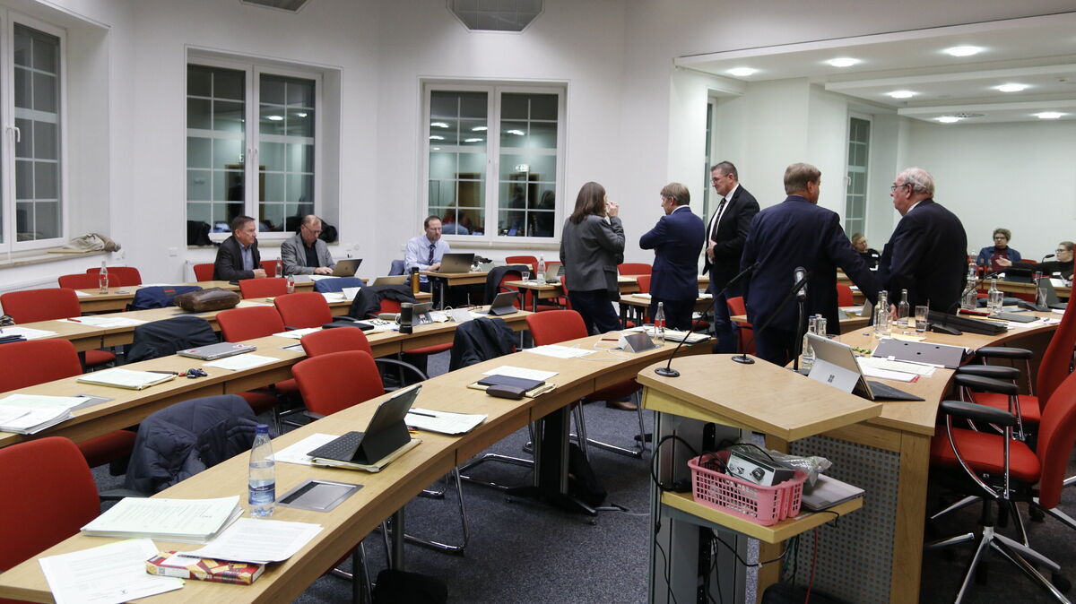 Blick in den Ratssaal: Nachdem die Emotionen hohe Wellen geschlagen hatten, beantragte die Mehrheitskooperation am vergangenen Donnerstag eine Sitzungsunterbrechung. Foto: Koppe
