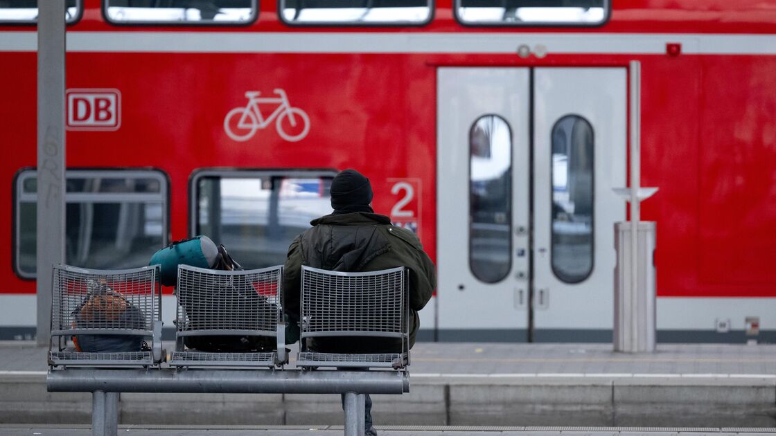 Nighttime odyssey on the RE5 train line: Cuxhaven residents report chaos ...