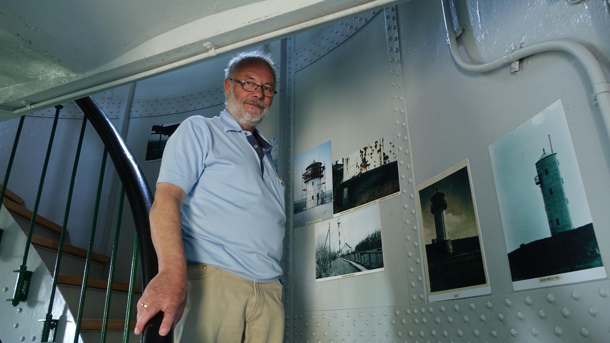 Hans-Jürgen Umland kümmert sich als 1. Vorsitzender des "Fördervereins Leuchtturm" um das Wahrzeichen. In "Auf Tauchgang" erzählt er die Geschichte der "Dicken Berta". Foto: Anders