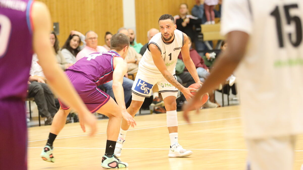 Deon McDuffie führte seine Mannschaft zum nächsten Sieg. Beim schweren Auswärtsspiel in Leer gewannen die BasCats knapp mit 71:65. McDuffie war bester Cuxhavener Werfer mit 16 Punkten. Foto: Unruh