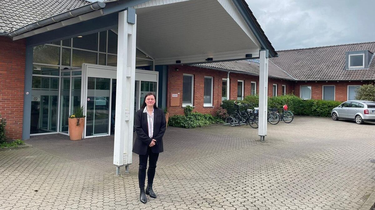 Jennifer Schroth im Jahr 2024 bei ihrem Antritt als Geschäftsführerin des Krankenhauses Land Hadeln in Otterndorf. Seither ist sie so gut wie pausenlos mit neuen gesetzlichen Rahmenbedingungen konfrontiert worden. Foto: Kramp