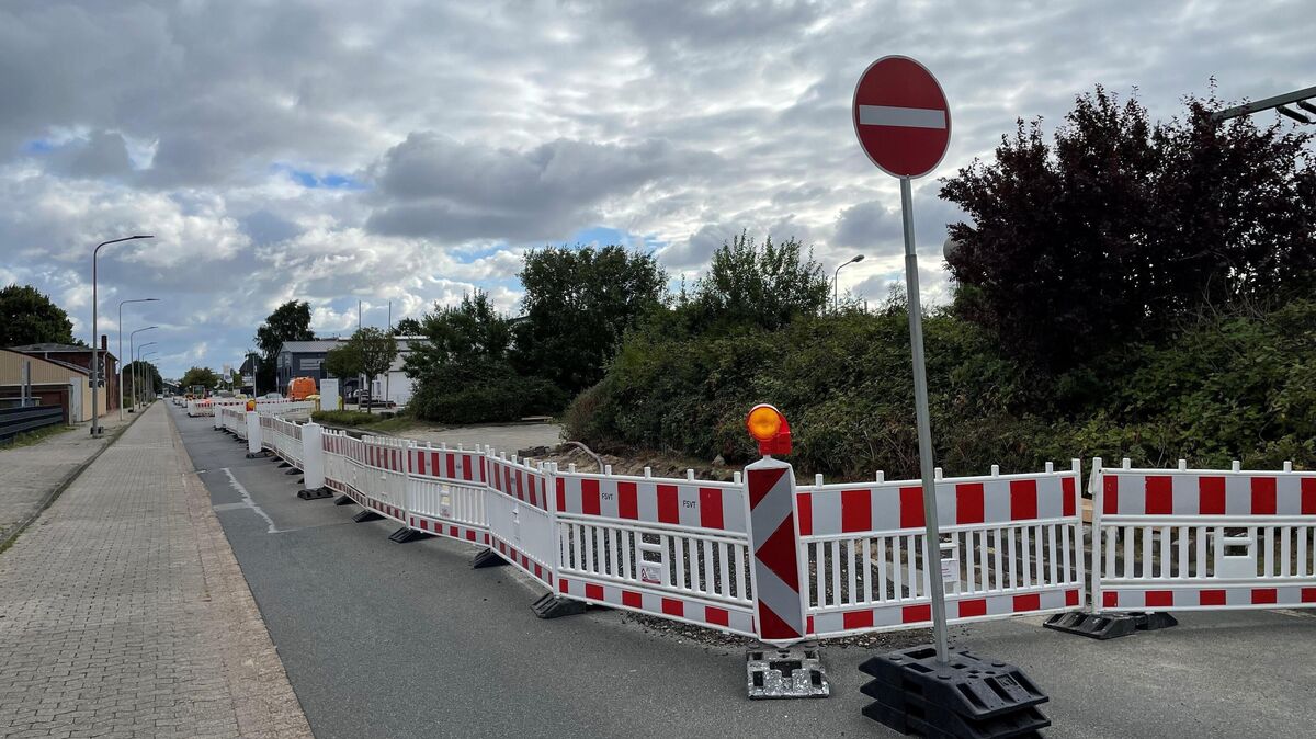 Die Bauarbeiten in der Grodener Chaussee (Bundesstraße 73) und in der Alten Industriestraße (Foto) werden sich noch Wochen ziehen. Foto: Lütt