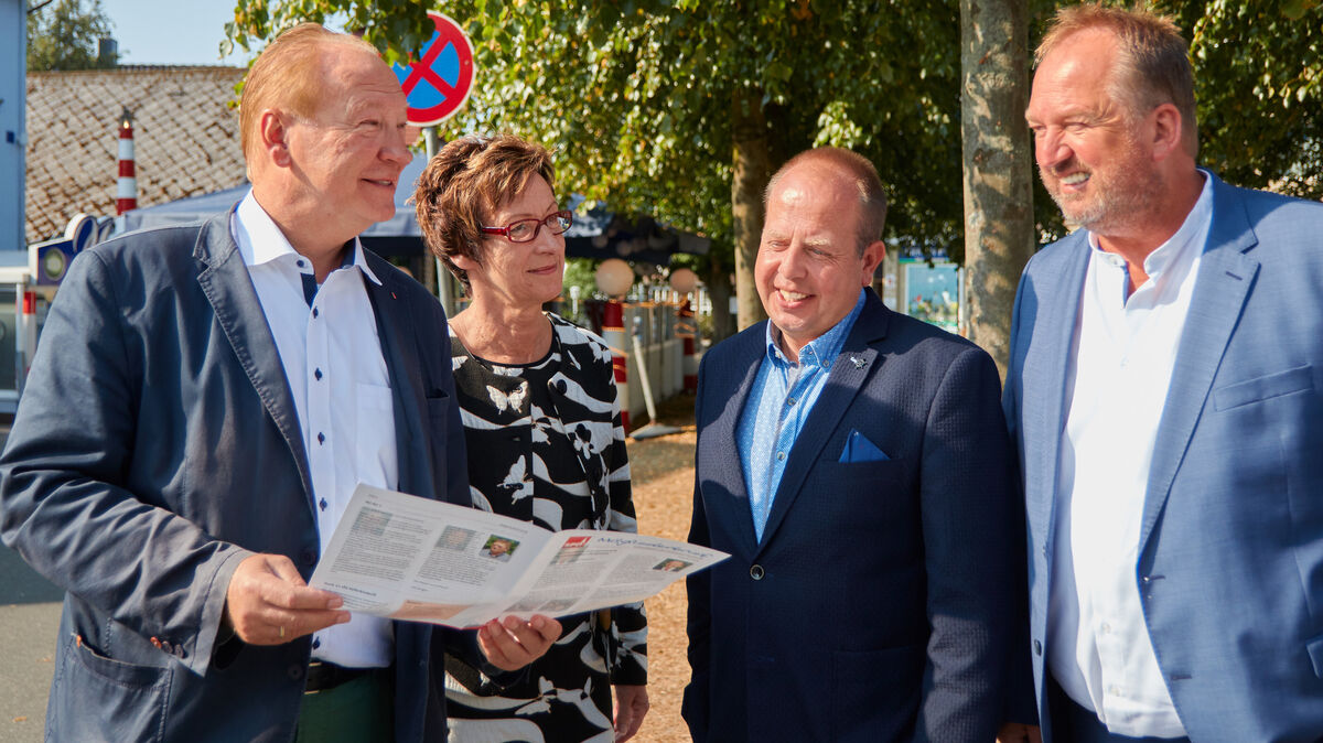 Vor sieben Jahren war von einem Zerwürfnis noch nichts zu spüren: Die SPD-Spitzen Gunnar Wegener, Claudia Schuhmacher, Oliver Ebken und Uwe Santjer (v. l.) beim "politischen Sommergespräch". Archivfoto: Koppe