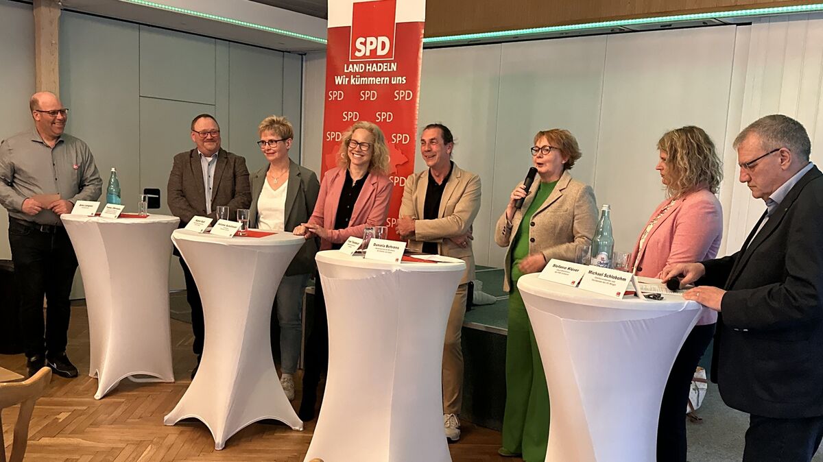Die Leidenschaft für den Sport im Ehrenamt einigte die Gesprächspartnerinnen und -partner: Jens Langner, Thomas Offermann,  Katrin Katt, Juliane Schattauer,  Frank Thielebeule, Daniela Behrens, Stefanie Klüver und Michael Schlobohm. Foto: Reese-Winne