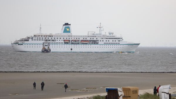 Auslaufzeremonie geplant: Das Kreuzfahrtschiff "Deutschland" macht in Cuxhaven fest