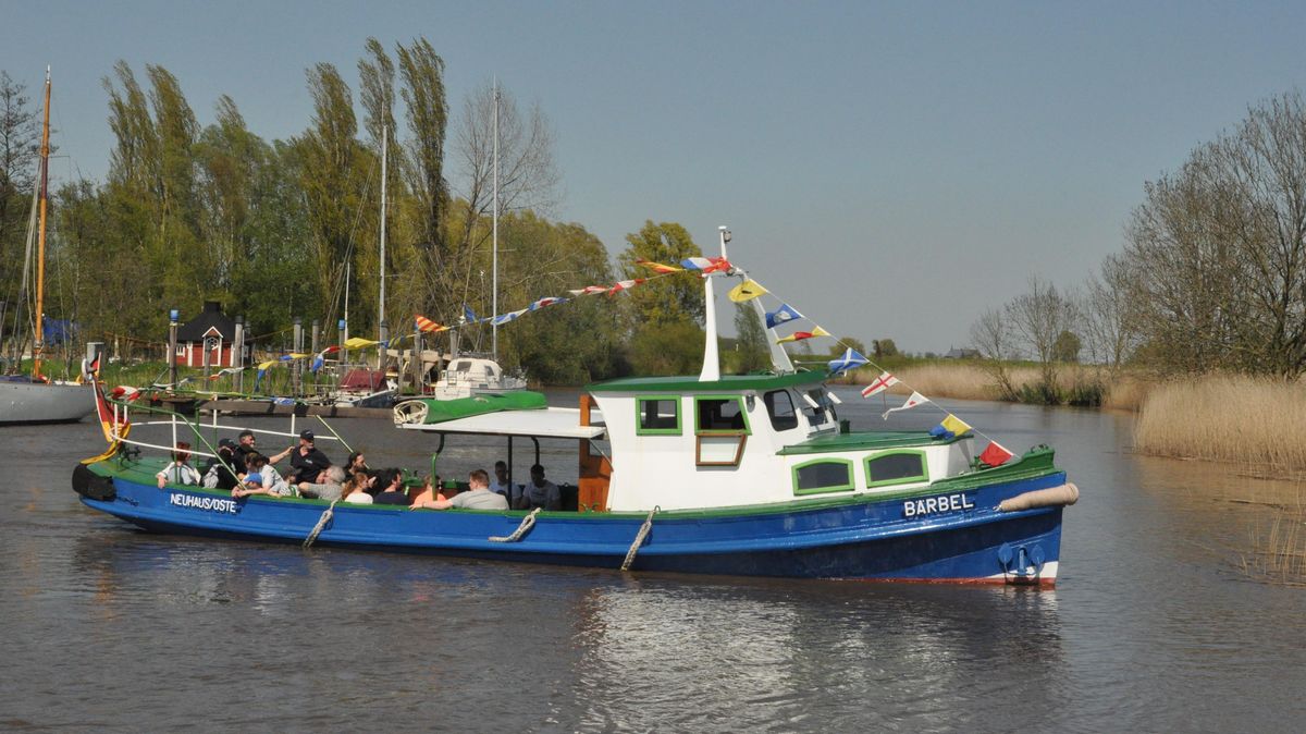 Sobald es die Tide zulässt, gibt es beim mittlerweile siebten "Bärbel"-Fest Rundfahrten mit der historischen Barkasse. Archivfoto: Jothe