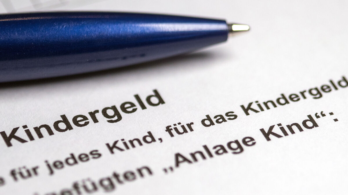 Wer Kinderzuschlag oder Kindergeld erhält, muss der Familienkasse gesetzlich alle Änderungen in den Lebensumständen melden. Foto: picture alliance/dpa/dpa-Zentralbild | Jens Büttner