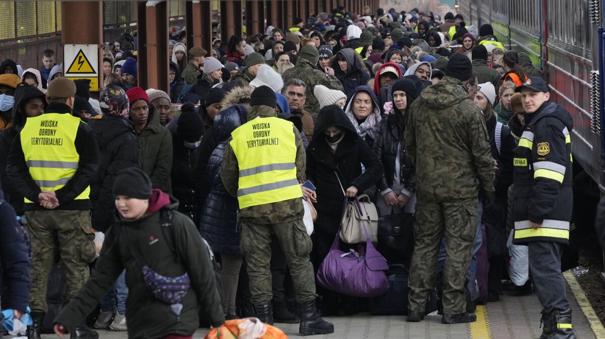 Laut UN-Flüchtlingshilfswerks sind etwa 368.000 Menschen auf der Flucht. Auch der Landkreis Cuxhaven bereitet sich für die Aufnahme von Ukrainern vor. Foto: Czarek Sokolowski/dpa