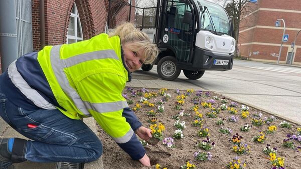 Kampf gegen den Müll: Sie räumt in Cuxhaven täglich auf - trotz Herausforderungen