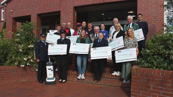 Spar- und Darlehnskasse Lamstedt-Hechthausen unterstützt 14 Vereine in der Region