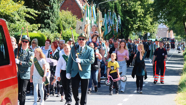 Ehrungen, Gedenken & Partynächte: Das Altenbrucher Schützenfest (mit vielen Bildern)