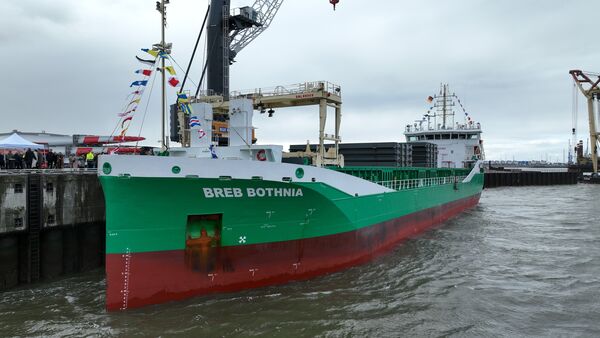 "BREB Bothnia" in Cuxhaven getauft: Was der Frachter kann - und für die Umwelt macht