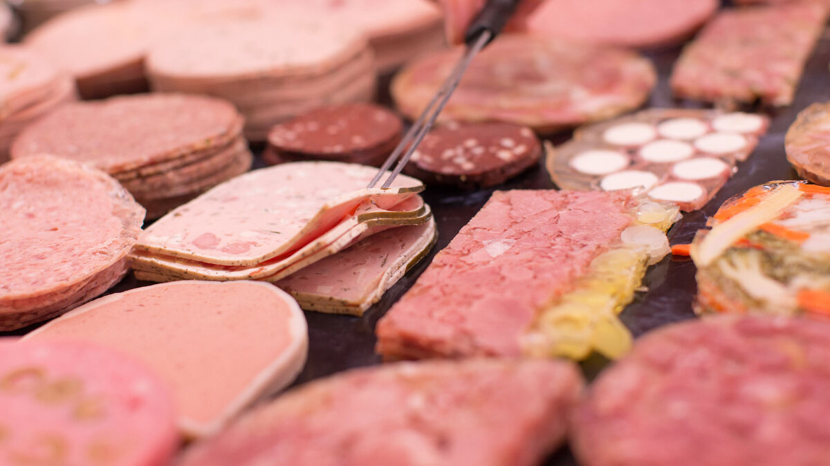 Das Fleischerhandwerk im Norden steht vor großen Problemen. Der Grund hierfür ist aber weniger der mangelnde Fleischkonsum, sondern das geringe Interesse der Schulabgänger an dem Beruf. Foto: Gentsch/dpa