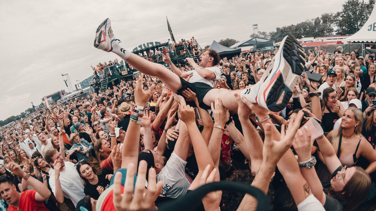 "Alle sind durchgedreht. Wir haben mit den Leuten zusammen gefeiert", Sagt Frontmann Tristan Stadtler. Foto: Deichbrand Festival/Patrick Schulze