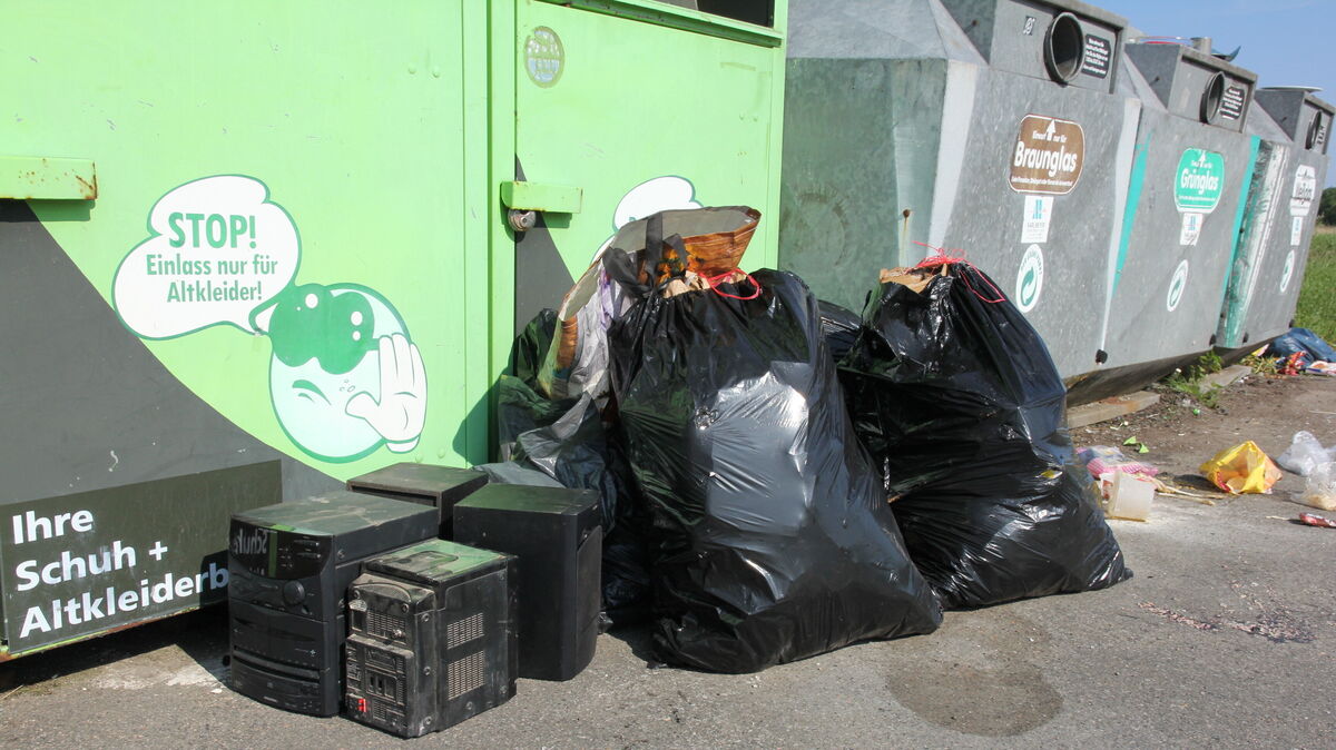 Die Statistik des Mängelmelders bestätigt es: An den Containerplätzen wird illegaler Müll am häufigsten abgeladen. Archivfoto: Sassen