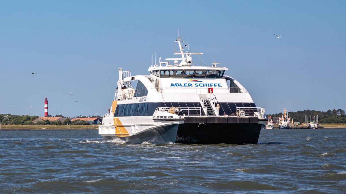 Der "Adler Cat" ist demnächst wieder an der Alten Liebe anzutreffen und verbindet Cuxhaven mit Sylt. Foto: Chris Kruse