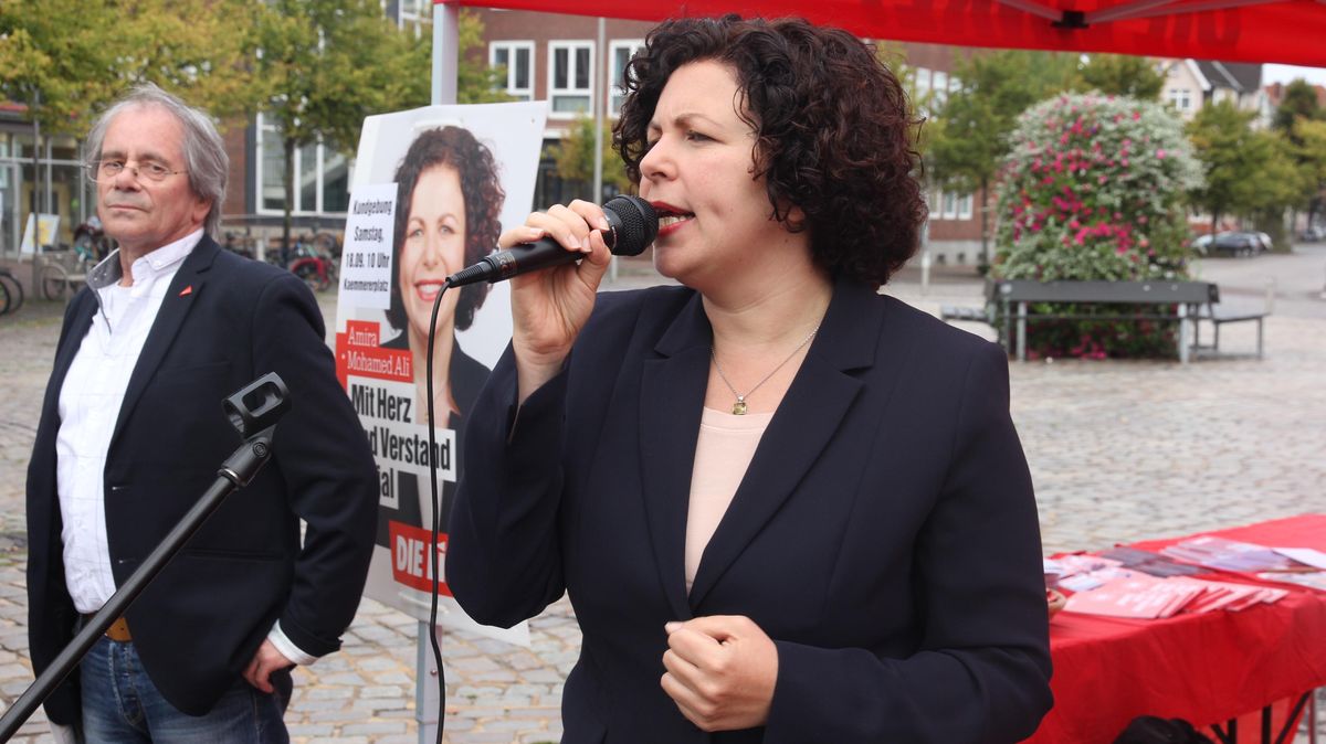 Mehr Geld für die Masse der Bevölkerung und höhere Steuern für die Superreichen lautet die Forderung, in der Amira Mohamed Ali aus Oldenburg und Bundestagskandidat Dietmar Buttler (l.) übereinstimmen. Foto: Sassen