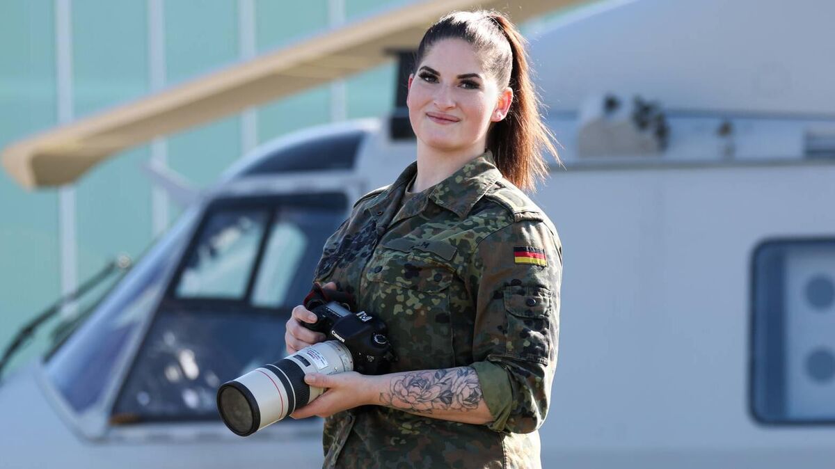 Obermaat Julia Kelm (22) ist Fotografin am Standort Nordholz. Sie sagt: "Bei der Marine hat man die Möglichkeit, etwas zu erleben. Es gibt so viele Berufe, die man hier ausüben kann, die viele nicht kennen." Sie wünscht sich, dass mehr Frauen in die Bundeswehr eintreten. Foto: Kelm