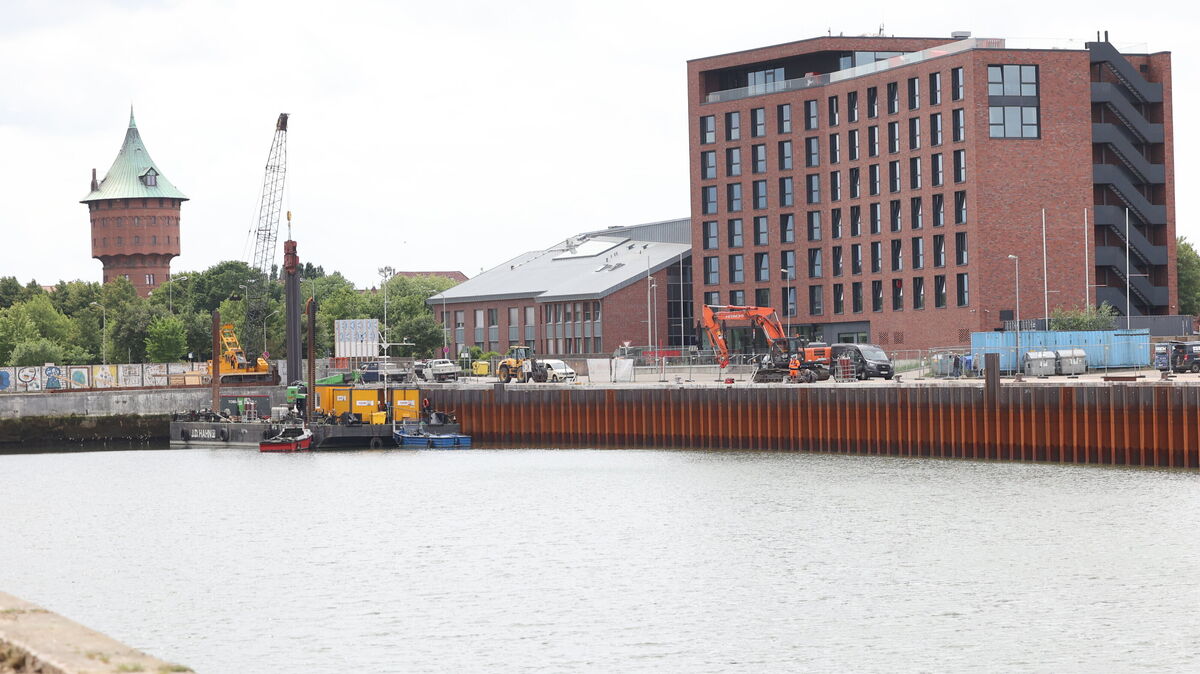 Der Alte Fischereihafen könnte Schauplatz eines qualifizierten Bildungsangebots werden: Die ersten Räumlichkeiten für die Zukunftsakademie sollen im AFH entstehen, wo sich künftig auch der gesamte Campus entwickeln kann. Foto: Larschow