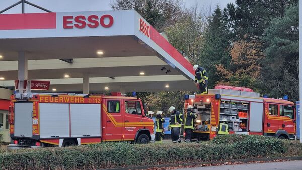 Kilometerlange Ölspur von Hemmoor bis Cadenberge - Feuerwehren stundenlang im Einsatz