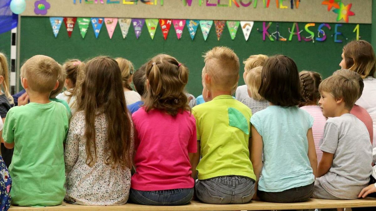 Wie geht es weiter mit der Otterndorfer Grundschule? Auch wenn die Planungen für die Sanierung und Erweiterung des Schulgebäudes an der Cuxhavener Straße längst angelaufen sind, gibt es immer häufiger Stimmen, die sich für einen Neubau aussprechen. Foto: dpa