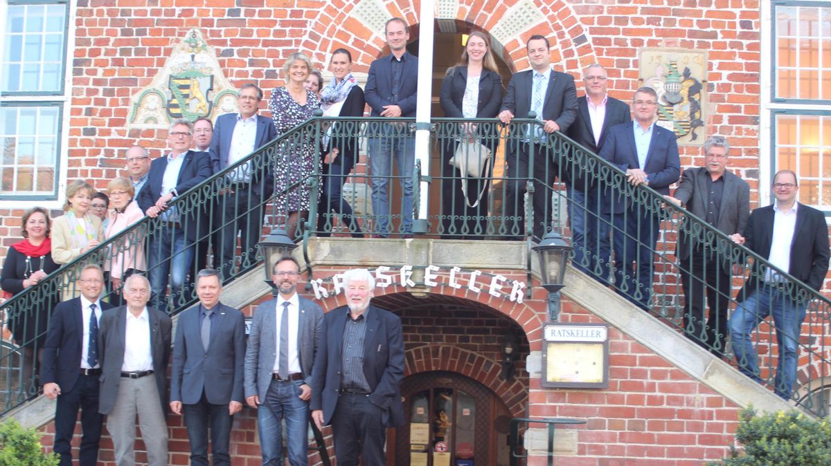 Die Besuchsdelegation aus Penzlin wurde im Historischen Rathaus in Otterndorf begrüßt. Foto: Joppien