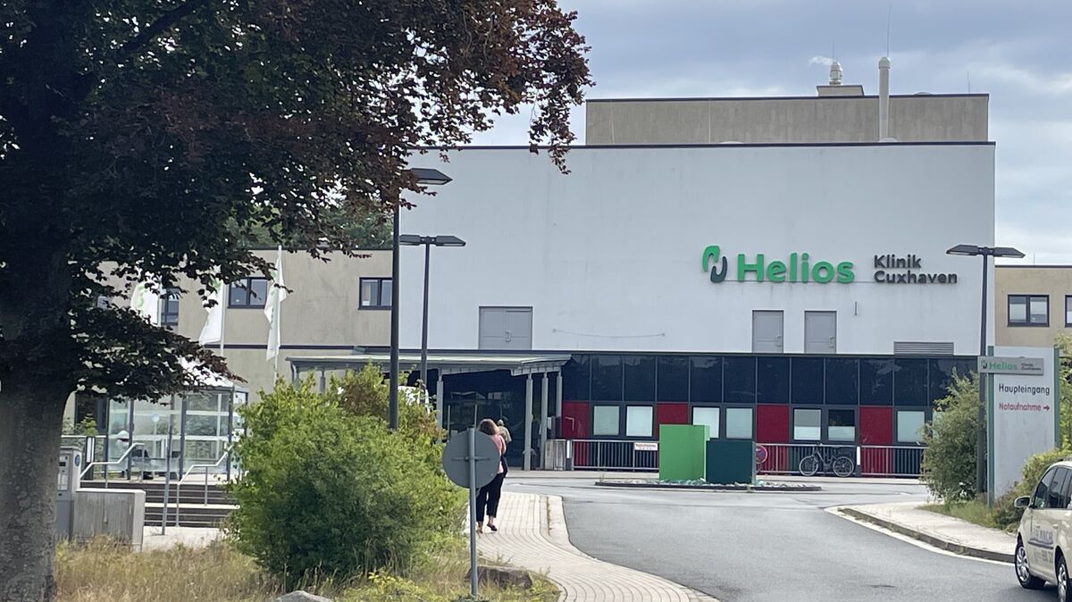 Eingang zur Helios-Klinik Cuxhaven: Das Haus habe die Unterstützung der Bevölkerung verdient, findet der neue Geschäftsführer. Foto: Reese-Winne