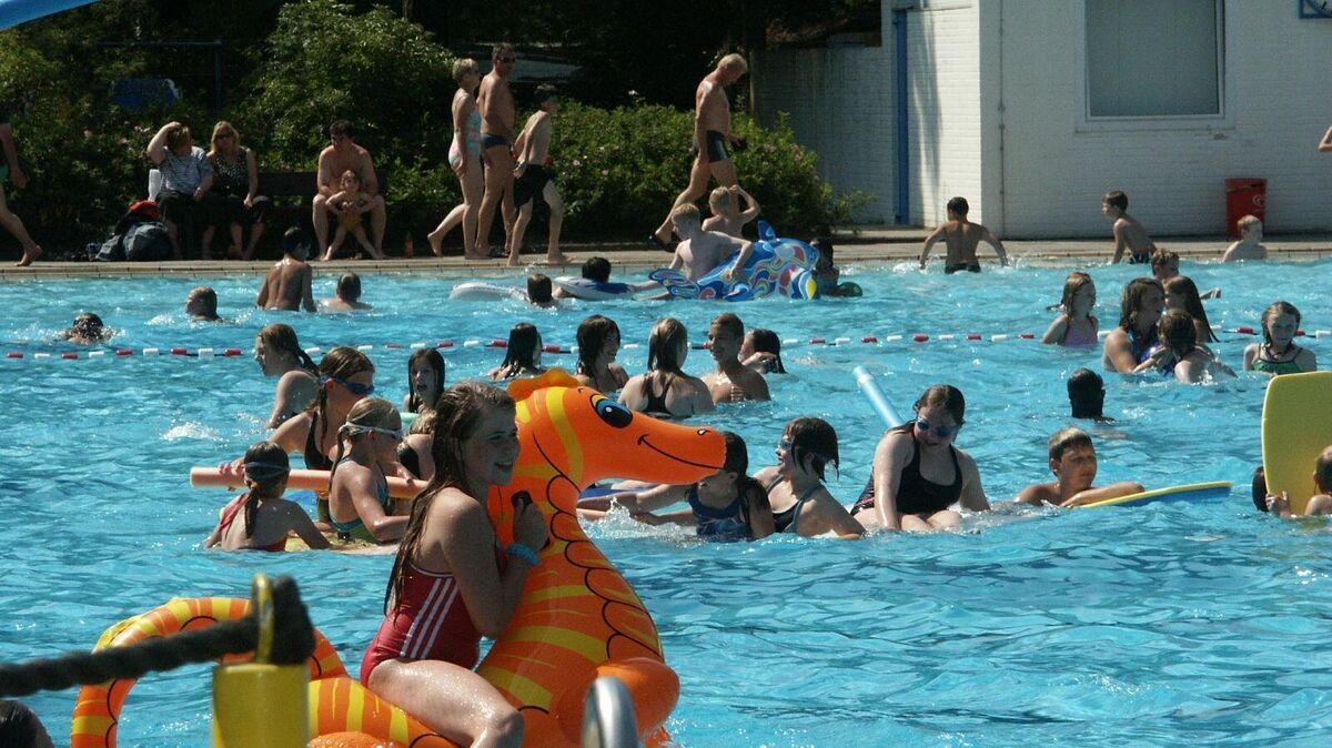 Das Waldfreibad in Cuxhaven-Sahlenburg schneidet im bundesweiten Freibad-Ranking nicht besonders gut ab. Seine 146 Bewertungen ergeben im Durchschnitt 3,6 Sterne. Foto: Reese-Winne