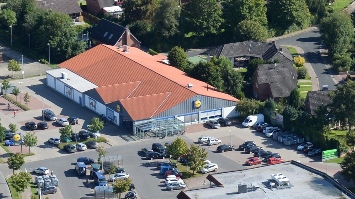 Der Otterndorfer Lidl-Markt soll abgerissen und durch einen modernen und größeren Discounter ersetzt werden. Foto: Schult