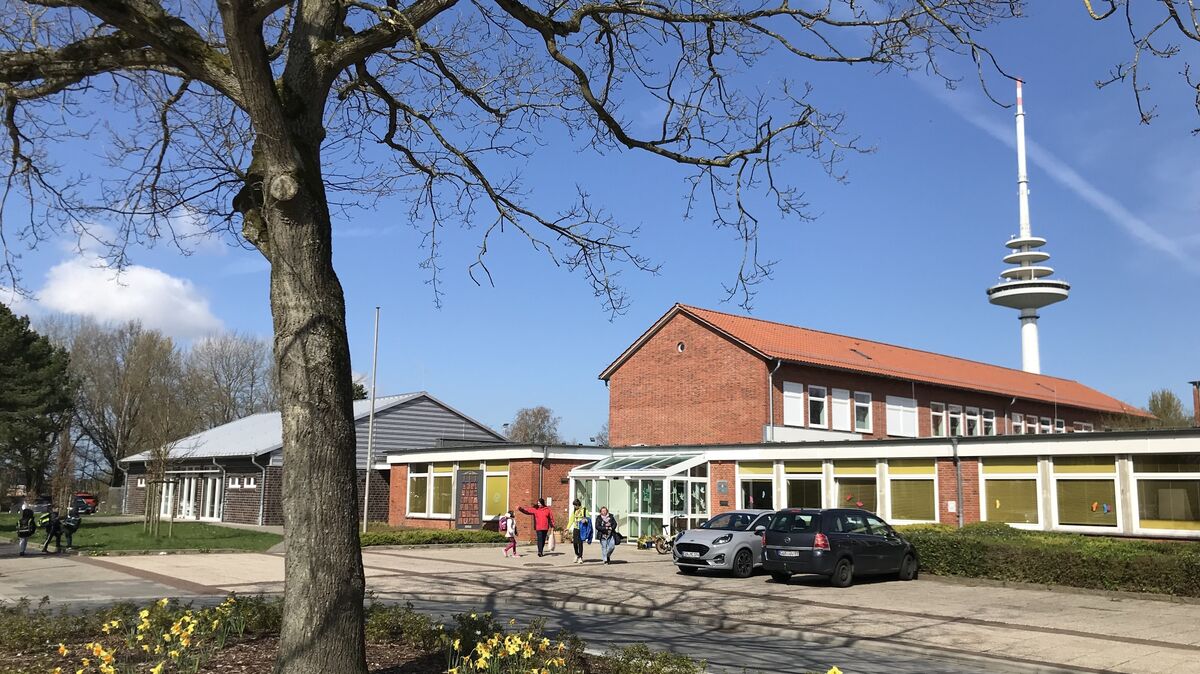 Die Süderwischschule - jetzt "Ober- und Grundschule Cuxhaven Süderwisch" - freut sich auf die neue Etappe in der Schulgeschichte. Foto: Reese-Winne