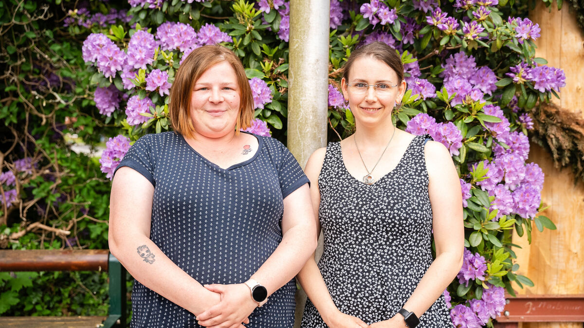 Die neue Vorsitzende des Fördervereins der Grundschule Sietland in Ihlienworth Simone Rusterholz (r.) und ihre Stellvertreterin "auf dem Papier" Kelly Thies-Mangels. Foto: Keck