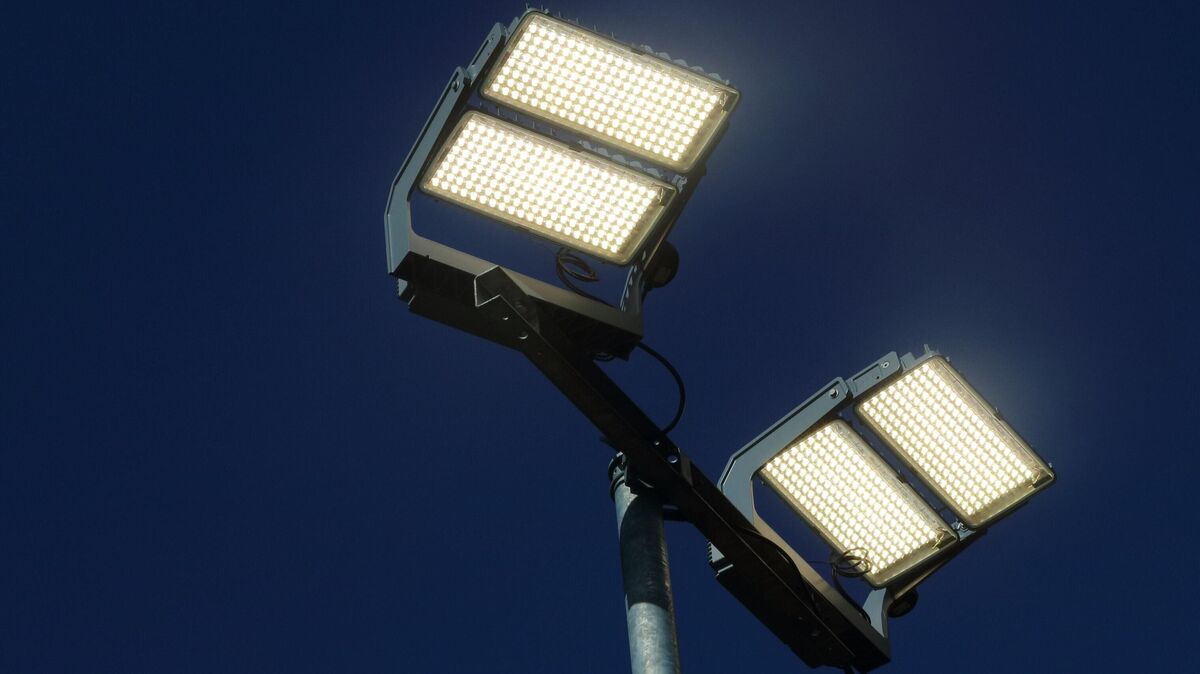 Die neue LED-Flutlichtanlage in Sahlenburg sorgt für optimale Spielbedingungen und ein sicheres Spielumfeld. Foto: Koppe