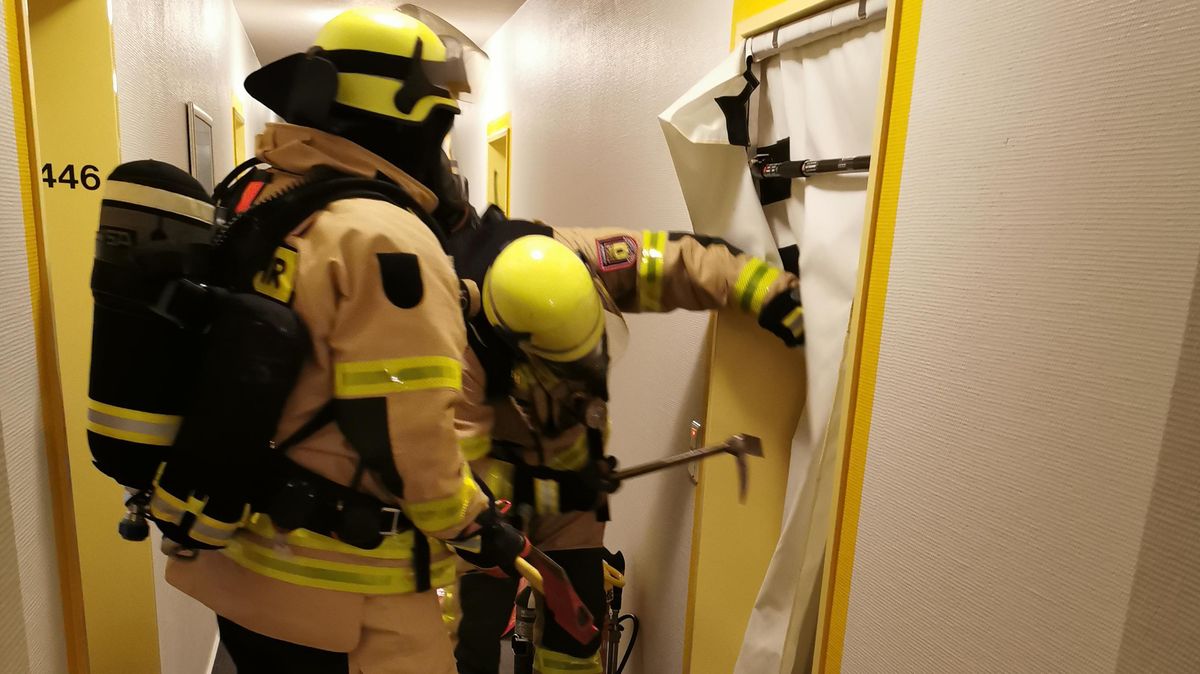 Mehrere Feuerwehren waren am späten Donnerstagabend aufgrund einer unklaren Rauchentwicklung in Cuxhaven-Duhnen im Einsatz. Foto: Feuerwehr Cuxhaven