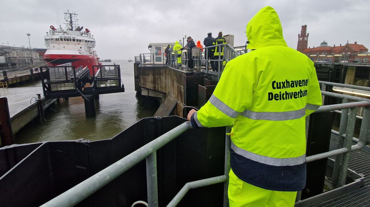 Der Cuxhavener Deichverband hat einen neuen Ausschuss gewählt. Foto: Larschow
